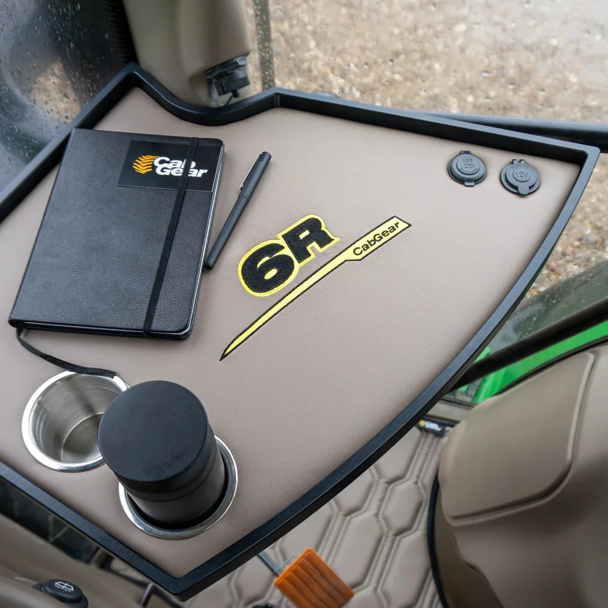 CabTable John Deere 6100R detail 2